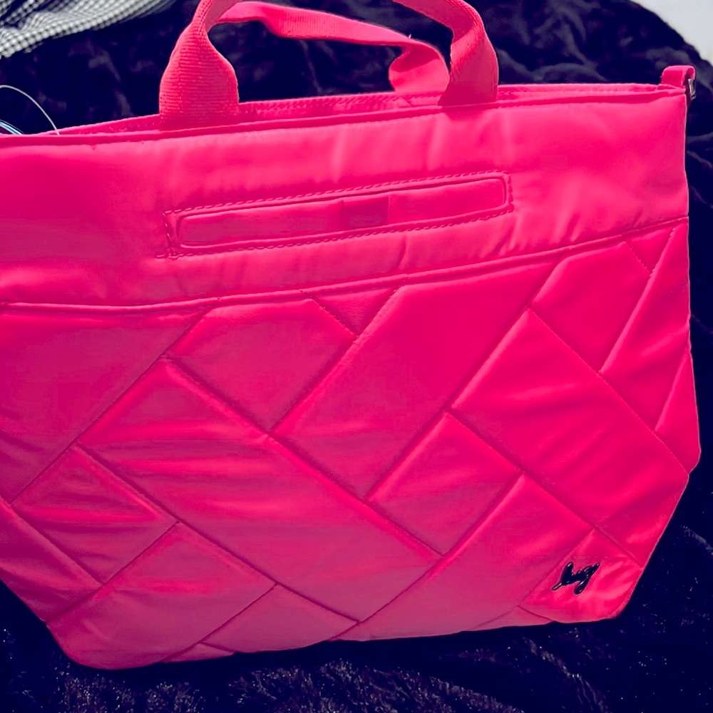 NWT Lug tenor with removable strap & handles magenta